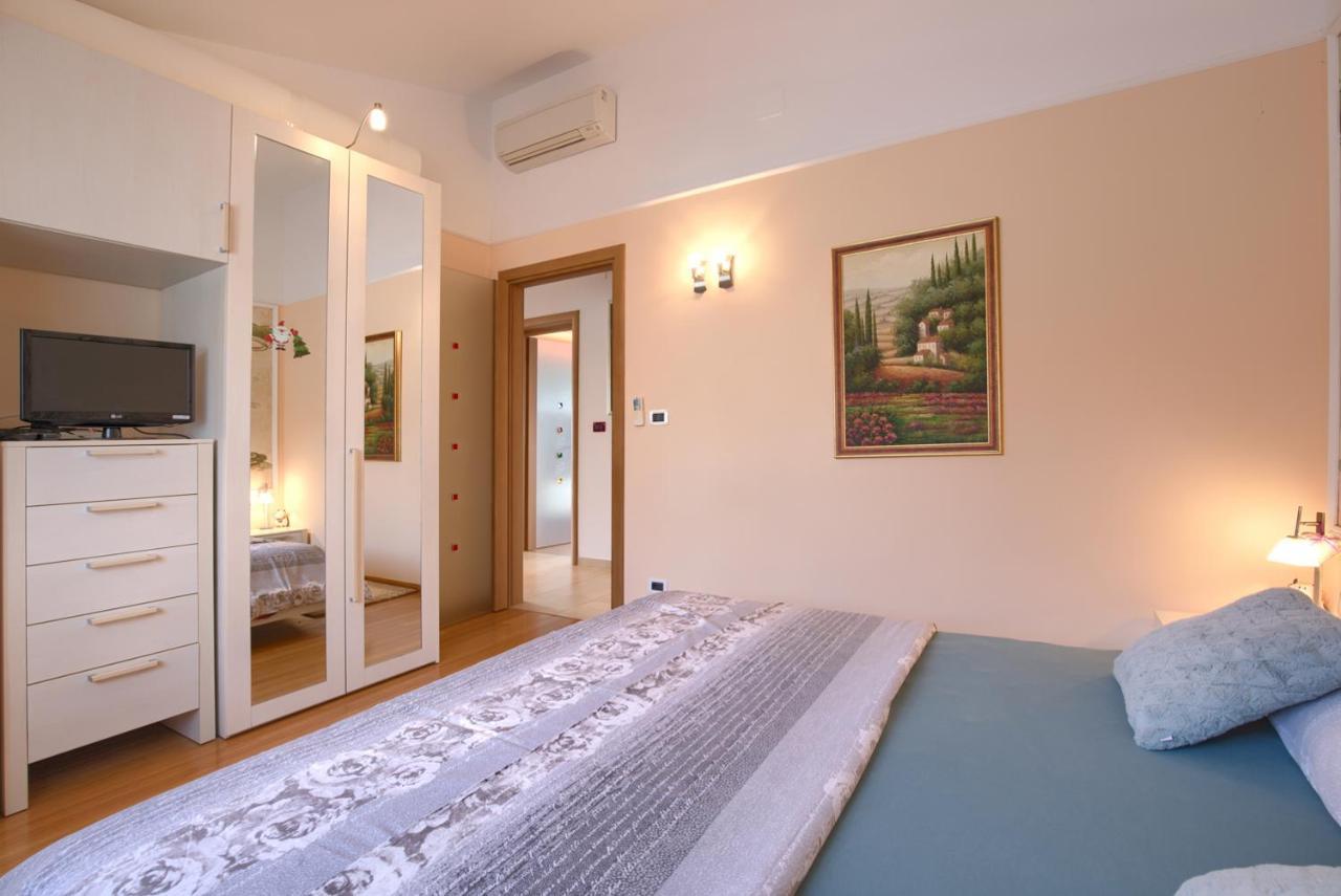 Tomisha Apartment Pjescana Uvala Bagian luar foto
