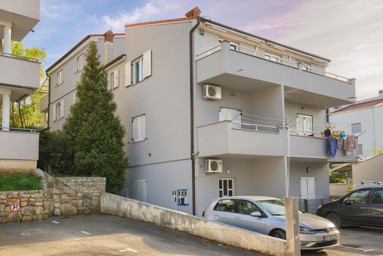 Tomisha Apartment Pjescana Uvala Bagian luar foto