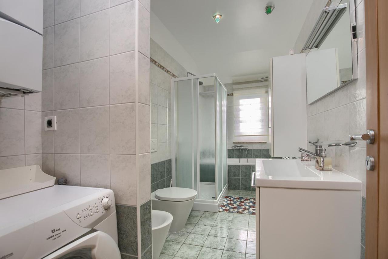 Tomisha Apartment Pjescana Uvala Bagian luar foto